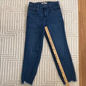Levi’s Cropped Jeans